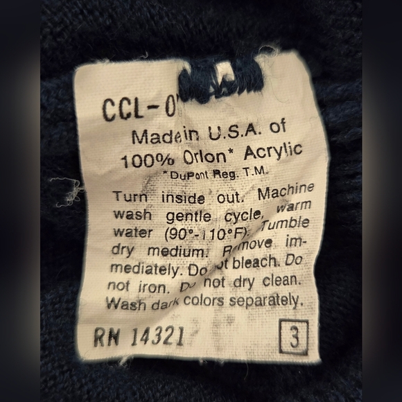 VINTAGE DIOR V NECK NAVY SWEATER. - Picture 6 of 6